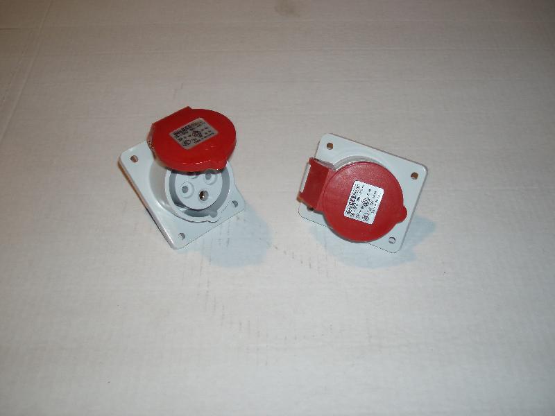 Розетка штепсельная 16*4